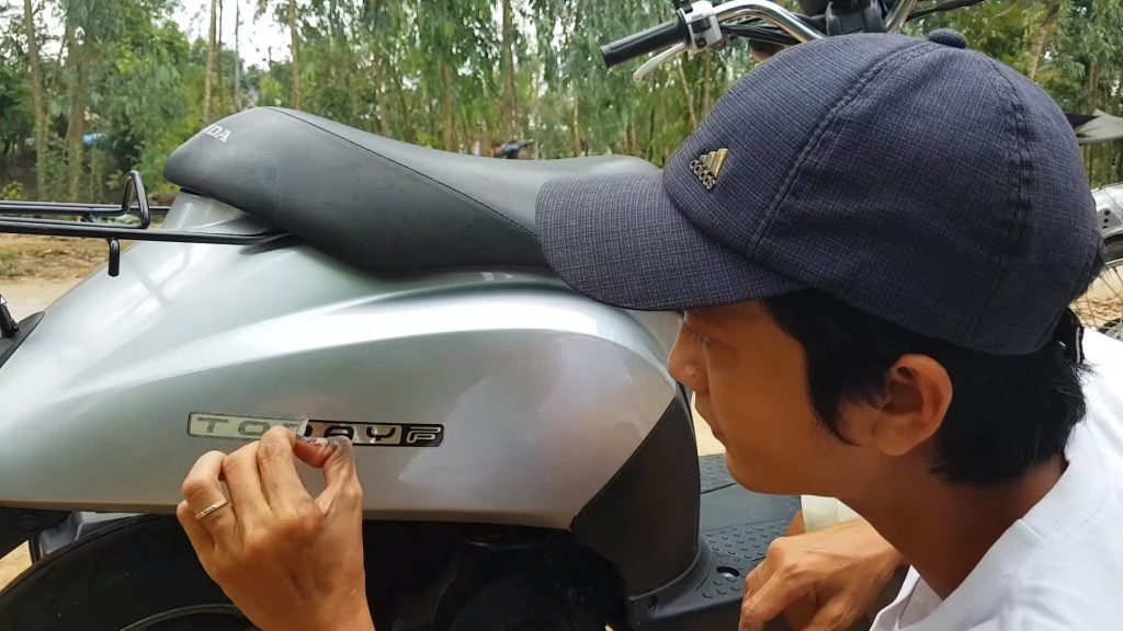 Cách sơn lại xe máy bị trầy xước nặng tại nhà
