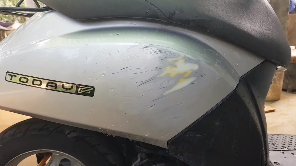 Cách sơn lại xe máy bị trầy xước nặng tại nhà