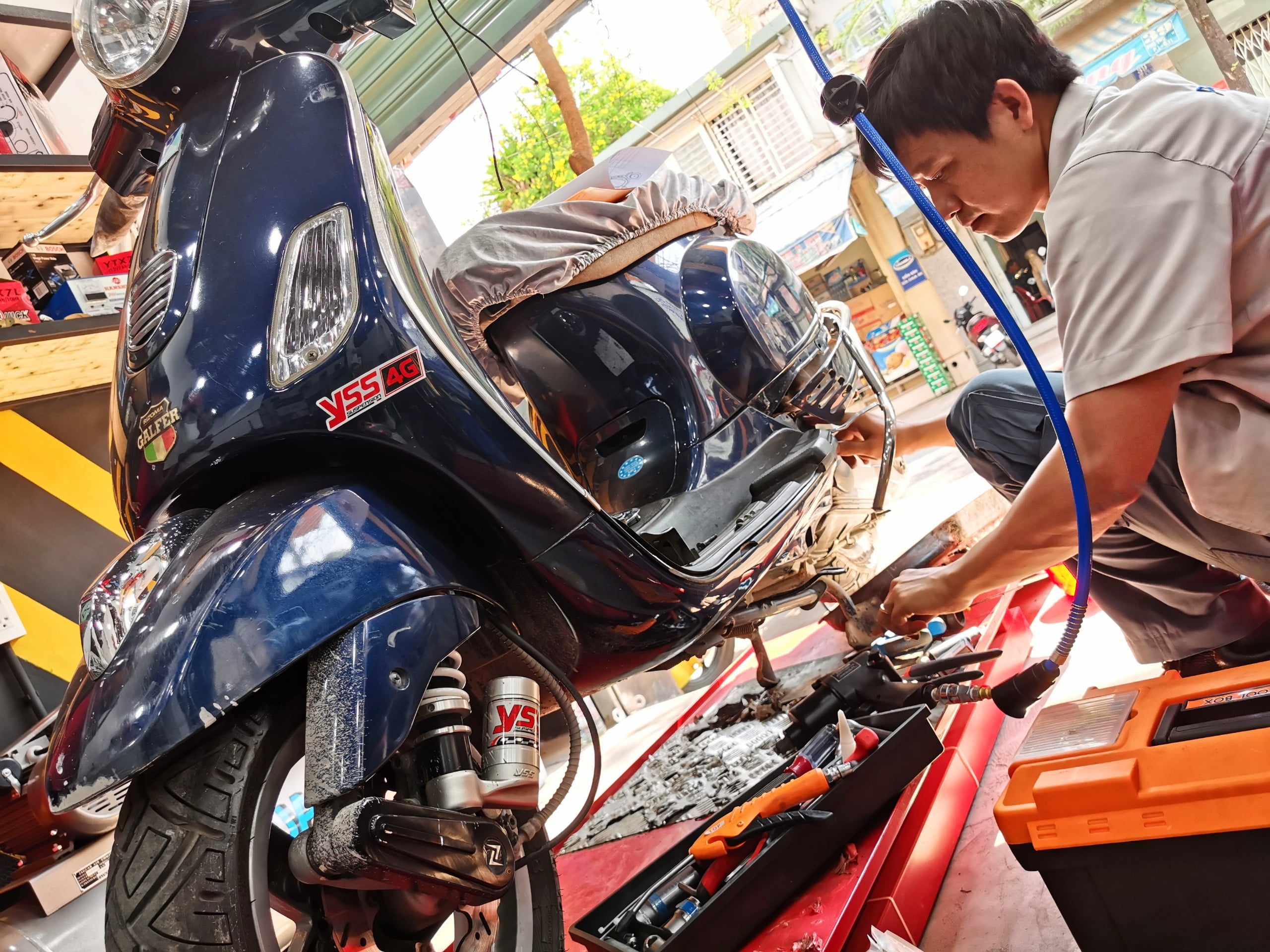 Ngắm dàn xe máy Vespa cổ trên 50 tuổi quy tụ ở Hà Nội