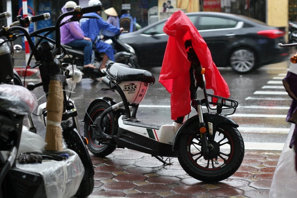 Thay ắc quy xe đạp điện tại Hà Đông giá rẻ BH 15 tháng
