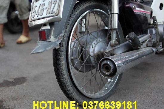 xe máy bị lệch bánh sau