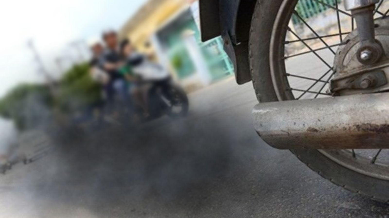 xe máy nhả khỏi đen