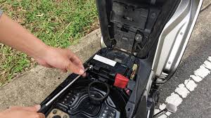 những sai lầm khi  Sạc Bình Ắc Quy Khô Xe Máy