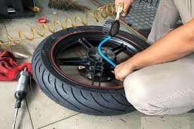 thay lốp xe máy