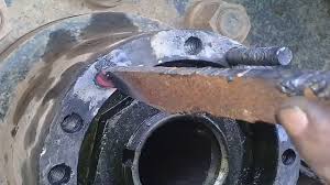 Ốc Xe Máy Bị Gãy và cách khắc phục