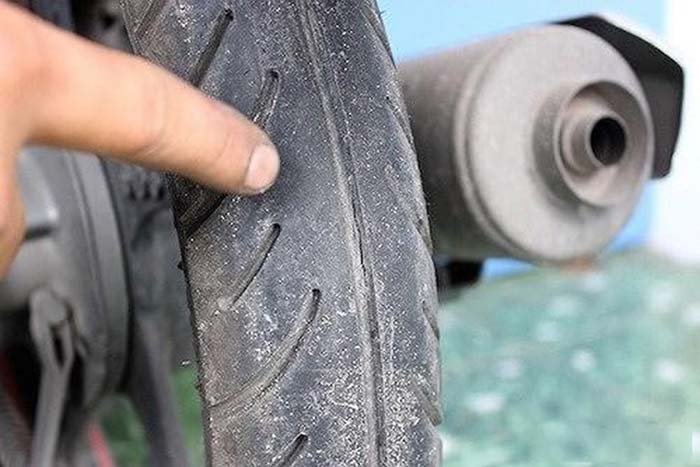 cách nhận biết Lốp Xe Máy Bị Mòn Không Đều