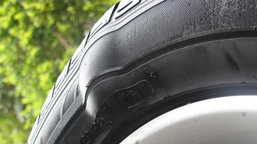 Lốp Xe Máy Bị Phồng và cách xử lý