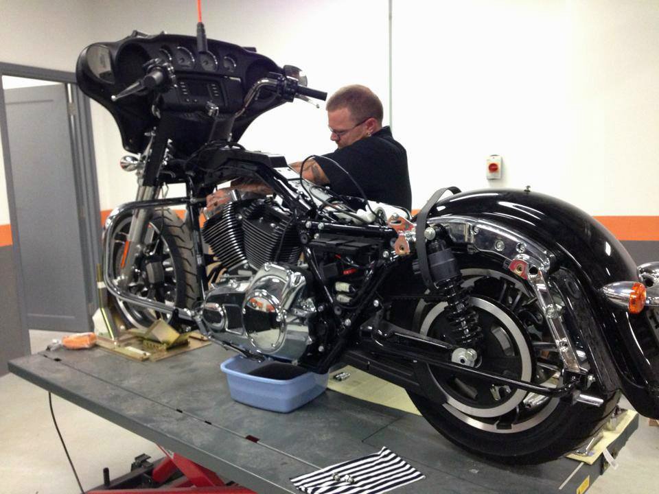 sửa xe Harley-Davidson